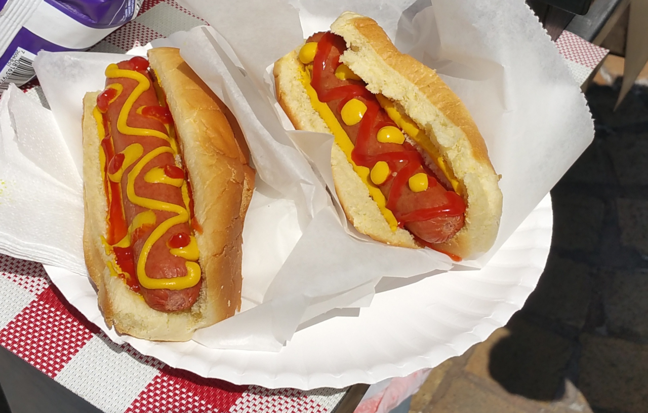 beef hot dog
				 with mustard and ketchup